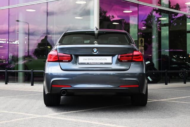 BMW 3-SERIE 318i Executive M Sport Automaat / Sportstoelen / LED / M Sportonderstel / Stoelverwarming / Navigatie Professional / Leder