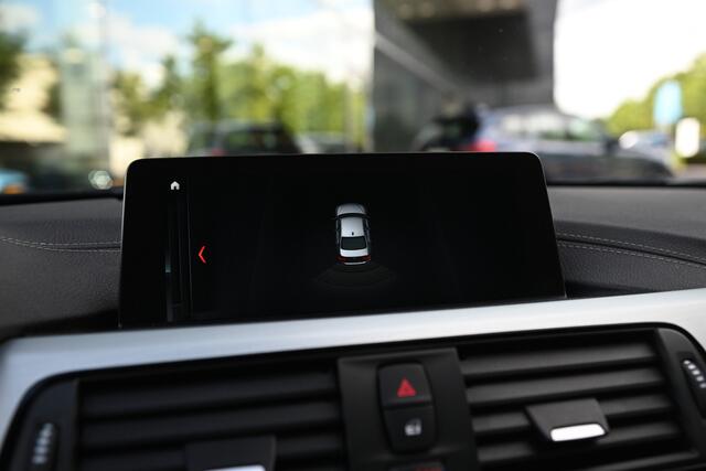 BMW 3-SERIE 318i Executive M Sport Automaat / Sportstoelen / LED / M Sportonderstel / Stoelverwarming / Navigatie Professional / Leder