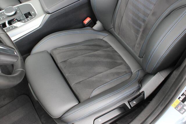 BMW 3-SERIE Touring 330e xDrive Touring M Sport Facelift | Pano | Trekhaak | Laser LED | Shadowline | Comfort Access | Sfeerverlichting | Brooklyn Grau | BTW