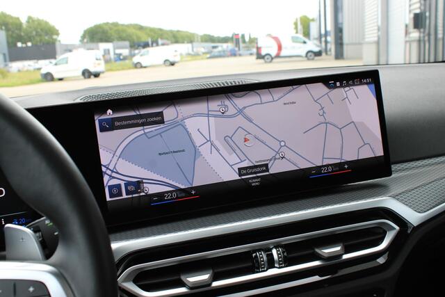 BMW 3-SERIE Touring 330e xDrive Touring M Sport Facelift | Pano | Trekhaak | Laser LED | Shadowline | Comfort Access | Sfeerverlichting | Brooklyn Grau | BTW