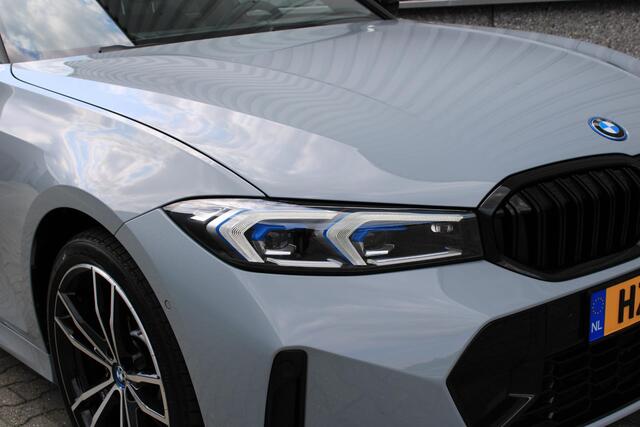 BMW 3-SERIE Touring 330e xDrive Touring M Sport Facelift | Pano | Trekhaak | Laser LED | Shadowline | Comfort Access | Sfeerverlichting | Brooklyn Grau | BTW