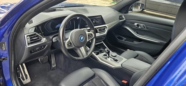 BMW 3-SERIE 330iE X-Drive M-Sport High Executive Leder Panorama Superstaat!!