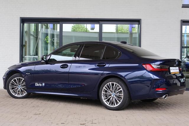 BMW 3-SERIE Sedan 330e Driving Assistant | Entertainment Pack | Parking Pack | Elektr. Trekhaak