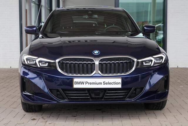 BMW 3-SERIE Sedan 330e Driving Assistant | Entertainment Pack | Parking Pack | Elektr. Trekhaak