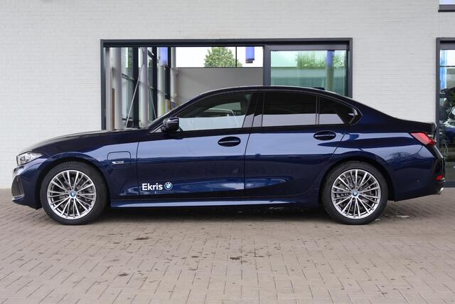BMW 3-SERIE Sedan 330e Driving Assistant | Entertainment Pack | Parking Pack | Elektr. Trekhaak
