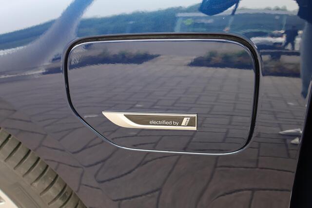 BMW 3-SERIE Sedan 330e Driving Assistant | Entertainment Pack | Parking Pack | Elektr. Trekhaak