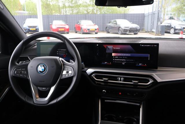 BMW 3-SERIE Sedan 330e Driving Assistant | Entertainment Pack | Parking Pack | Elektr. Trekhaak