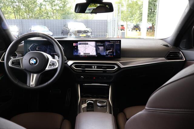 BMW 3-SERIE Touring 318i | M Sportpakket Pro | Innovation Pack | Travel Pack | Panoramadak