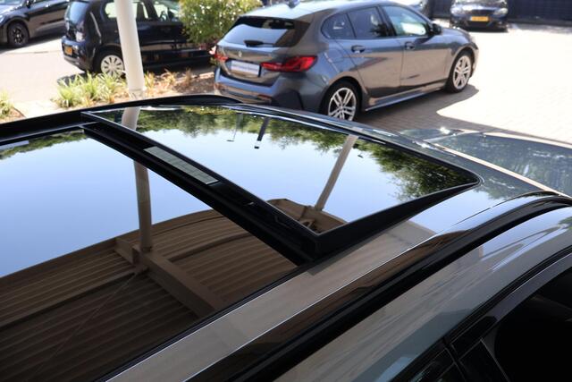 BMW 3-SERIE Touring 330e | M Sportpakket | Innovation Pack | Comfort Pack