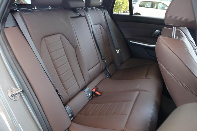 BMW 3-SERIE Touring 330e | M Sportpakket | Innovation Pack | Comfort Pack
