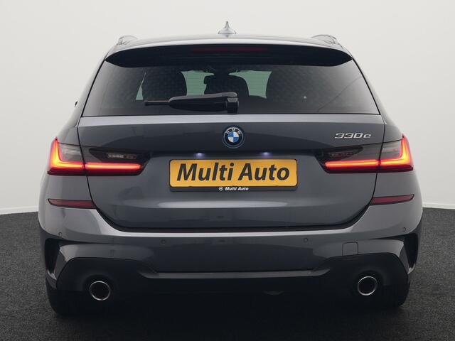 BMW 3-SERIE Touring 330e M Sport Plug In Hybrid 293pk Dealer O.H PHEV | Trekhaak Af Fabriek | Panodak | Head Up | Adaptive Cruise | Apple Carplay | Sfeerverlichting | Alcantara Sportstoelen Verwarmd | Navigatie | Virtual | DAB |