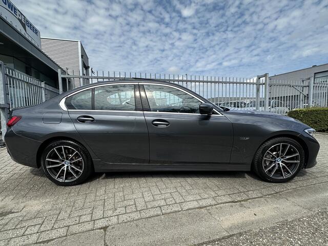 BMW 3-SERIE 330e Sport Line Schuifdak | Laser LED | Leer | Stoelverw. | HiFi