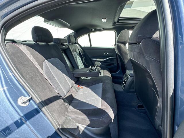 BMW 3-SERIE Sedan 320i xDrive