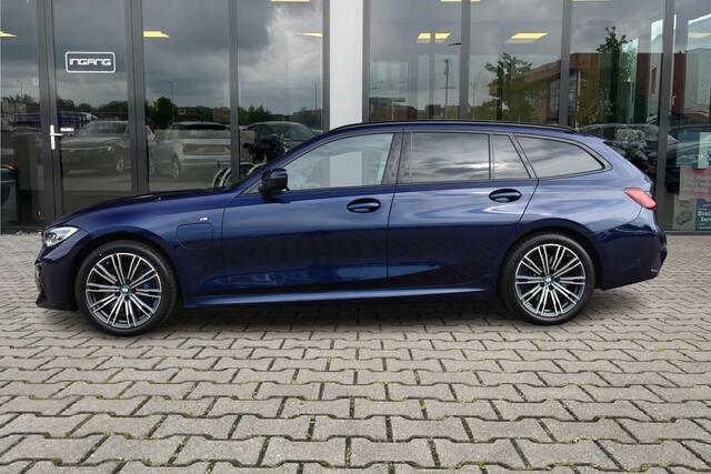 BMW 3-SERIE Touring 330e M-Sport | Pano | Camera | Trekhaak |
