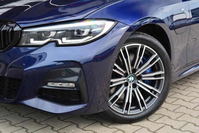 BMW 3-SERIE Touring 330e M-Sport | Pano | Camera | Trekhaak |