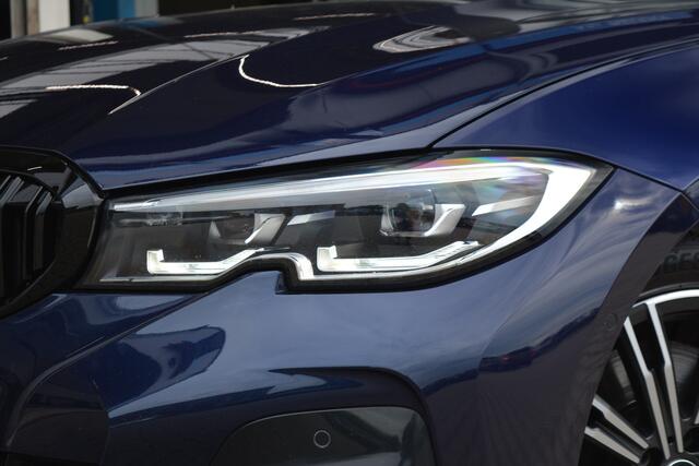 BMW 3-SERIE Touring 330e M-Sport | Pano | Camera | Trekhaak |