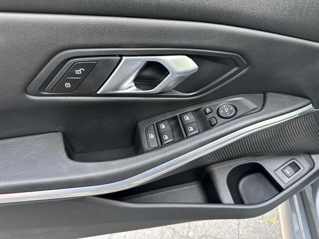 BMW 3-SERIE 318i | Pano | M Sport | LED | Stoelverwarming | Navigatie en meer!