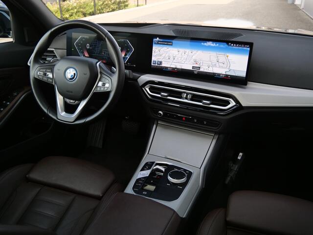 BMW 3-SERIE 320e 204 Pk Automaat Winterpakket / Leer / Schuifdak / Trekhaak / Apple Carplay