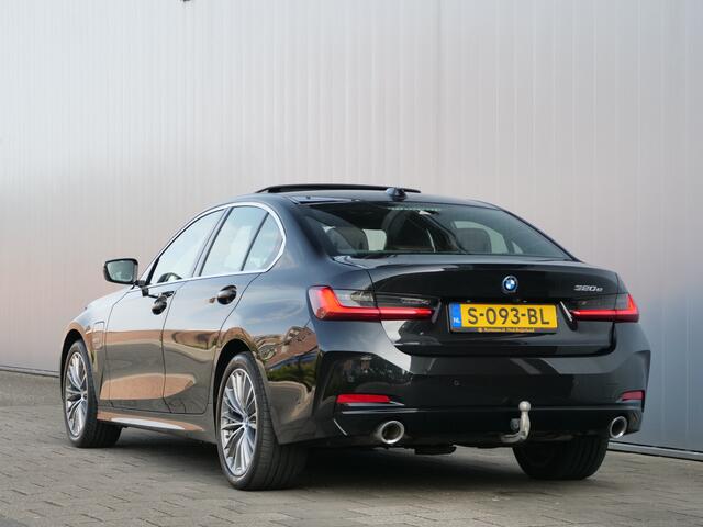 BMW 3-SERIE 320e 204 Pk Automaat Winterpakket / Leer / Schuifdak / Trekhaak / Apple Carplay