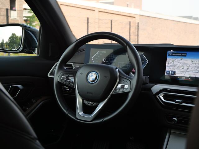 BMW 3-SERIE 320e 204 Pk Automaat Winterpakket / Leer / Schuifdak / Trekhaak / Apple Carplay