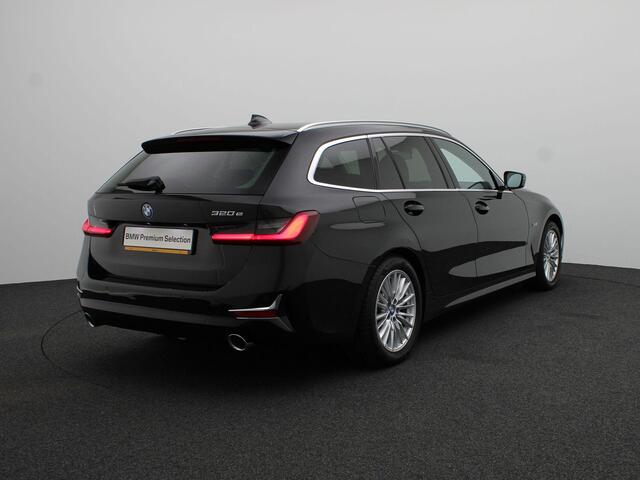 BMW 3-SERIE Touring 320e Luxury Line | High Executive | Sportstoelen voor | Live Cockpit Professional | HIFI | 17"