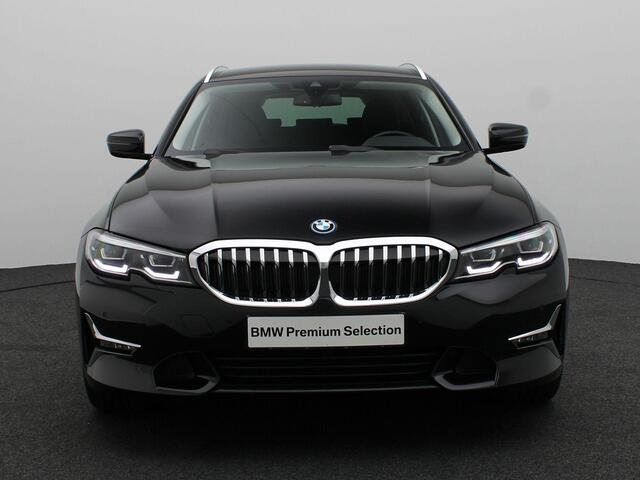 BMW 3-SERIE Touring 320e Luxury Line | High Executive | Sportstoelen voor | Live Cockpit Professional | HIFI | 17"