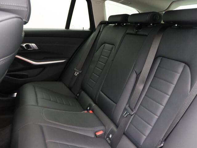 BMW 3-SERIE Touring 320e Luxury Line | High Executive | Sportstoelen voor | Live Cockpit Professional | HIFI | 17"
