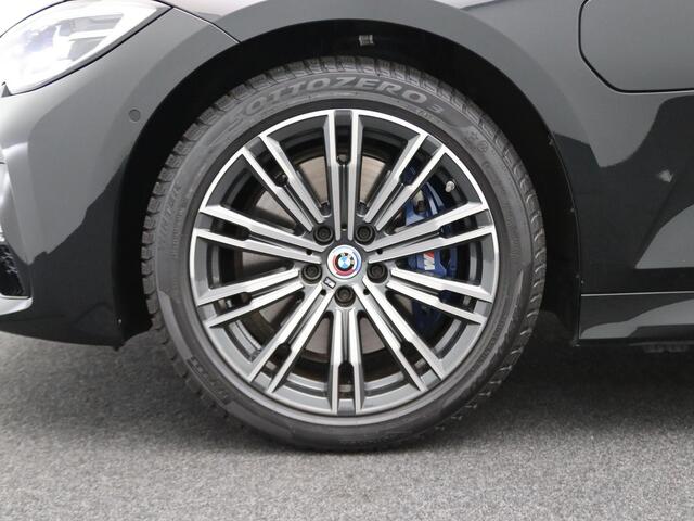 BMW 3-SERIE Sedan 330e High Executive | M Sportpakket | Audio Media Pack | Parking Pack | DAB | HiFi | 18''