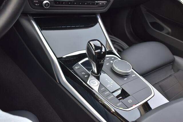 BMW 3-SERIE Touring 330e High Executive Schuifdak | Stuur/Stoelverwarming | BSM | ACC | 12 mnd BOVAG garantie Whatsapp 06-53188999