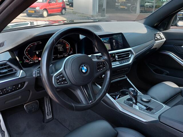BMW 3-SERIE Touring 320i 184pk Automaat High Executive M-Sport | Navi | Apple Carplay+Android Auto | Clima | Adap.Cruise | Leder+Alcantara | Led Koplampen | Sfeerverlichting | Pdc V+A+Camera | Privacy Glass