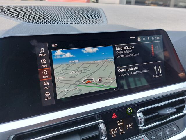 BMW 3-SERIE Touring 320i 184pk Automaat High Executive M-Sport | Navi | Apple Carplay+Android Auto | Clima | Adap.Cruise | Leder+Alcantara | Led Koplampen | Sfeerverlichting | Pdc V+A+Camera | Privacy Glass