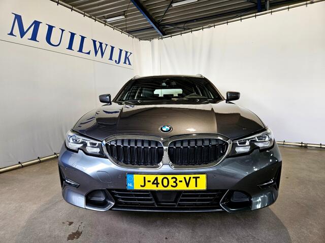 BMW 3-SERIE Touring 318i Executive Edition / Trekhaak / Full LED / NL Auto