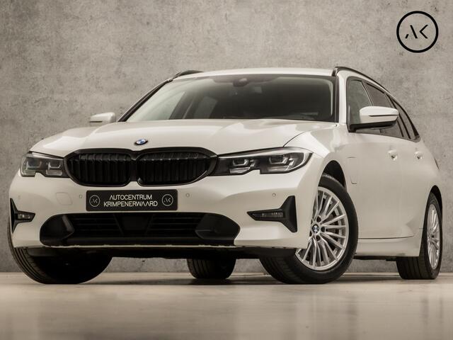 BMW 3-SERIE Touring 330e High Executive Sportline 293Pk Automaat (APPLE CARPLAY, GROOT NAVI, LEDER, CAMERA, SFEERVERLICHTING, STOELVERWARMING, SPORTSTOELEN, GETINT GLAS, TREKHAAK ELEKTRISCH, ELEK ACHTERKLEP, NIEUWSTAAT)