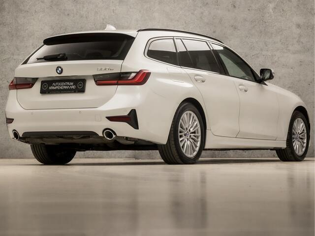 BMW 3-SERIE Touring 330e High Executive Sportline 293Pk Automaat (APPLE CARPLAY, GROOT NAVI, LEDER, CAMERA, SFEERVERLICHTING, STOELVERWARMING, SPORTSTOELEN, GETINT GLAS, TREKHAAK ELEKTRISCH, ELEK ACHTERKLEP, NIEUWSTAAT)