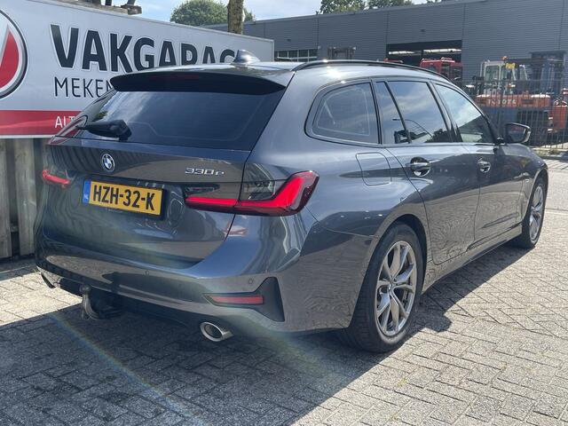 BMW 3-SERIE Touring 330e xDrive Sport Line 17"/Trekhaak/Sportstoelen/Stoel + stuurverwarming/PDC/Apple Carplay & Android Auto