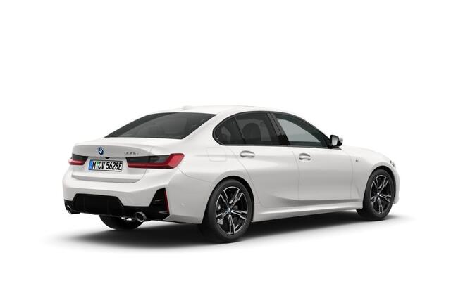 BMW 3-SERIE Sedan 330e | M Sport | Comfort Pack | Glazen dak | Active Cruise Cbntrol