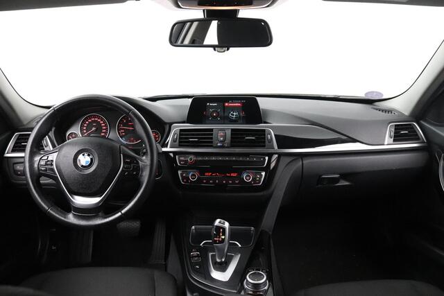 BMW 3-SERIE Touring 320i High Executive | 184 PK | Automaat | Stoelverwarming | Trekhaak | Elektrische Achterklep |