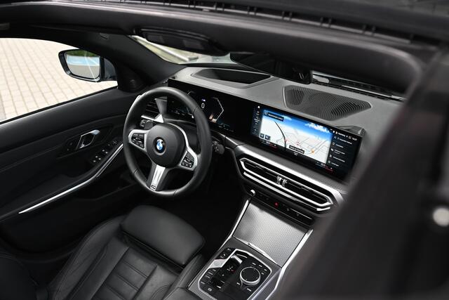 BMW 3-SERIE Touring 330i M Sport Automaat / Panoramadak / Sportstoelen / Adaptieve LED / Achteruitrijcamera / M Sportonderstel / Parking Assistant / Live Cockpit Professional