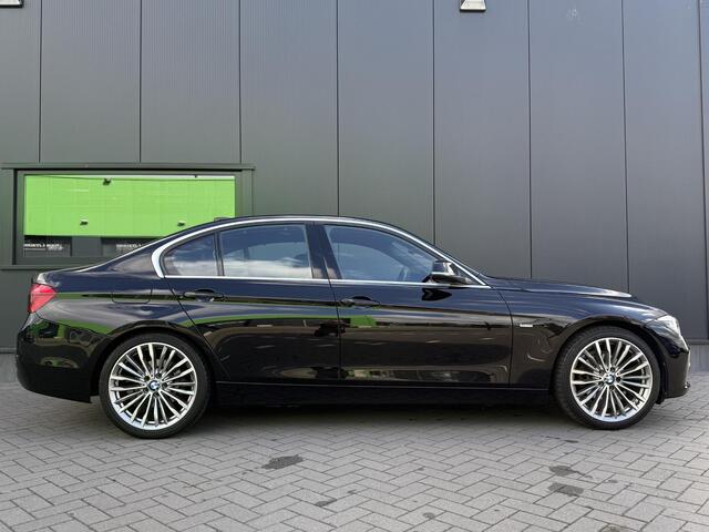 BMW 3-SERIE 318i Luxury Edition 136 PK Steptronic | 1 jaar garantie | Dealer onderhouden | Automaat | Schuifdak | Panoramadak | Leder | Navigatie | LED koplampen | Parkeersensoren | Stoelverwarming | Climate control | Cruise control |