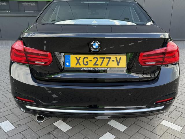 BMW 3-SERIE 318i Luxury Edition 136 PK Steptronic | 1 jaar garantie | Dealer onderhouden | Automaat | Schuifdak | Panoramadak | Leder | Navigatie | LED koplampen | Parkeersensoren | Stoelverwarming | Climate control | Cruise control |