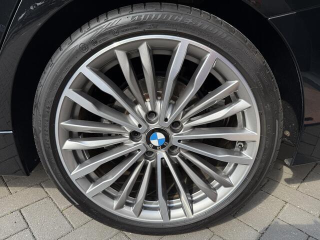 BMW 3-SERIE 318i Luxury Edition 136 PK Steptronic | 1 jaar garantie | Dealer onderhouden | Automaat | Schuifdak | Panoramadak | Leder | Navigatie | LED koplampen | Parkeersensoren | Stoelverwarming | Climate control | Cruise control |