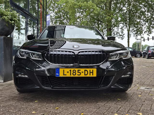 BMW 3-SERIE 318i High Executive | M Sport Pack | PDC+Camera | Climate | Pano Dak | Leder |