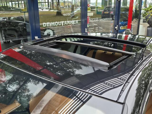 BMW 3-SERIE 318i High Executive | M Sport Pack | PDC+Camera | Climate | Pano Dak | Leder |