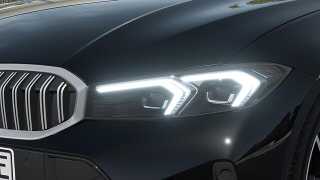 BMW 3-SERIE Touring 330e M Sport Automaat / Trekhaak / Sportstoelen / Achteruitrijcamera / Parking Assistant / Live Cockpit Plus / Stoelverwarming