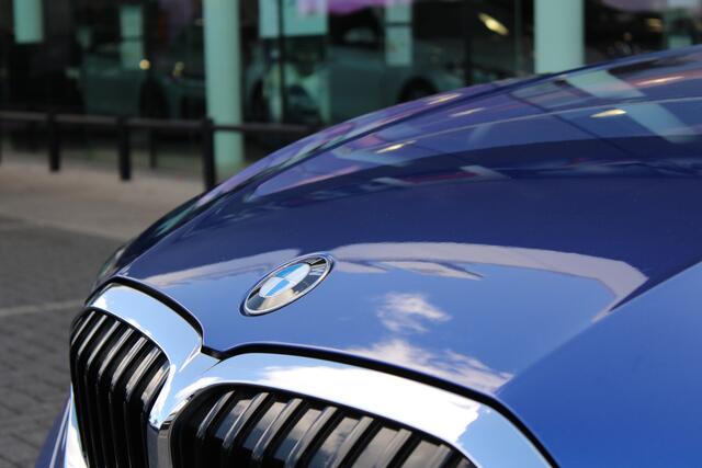 BMW 3-SERIE 330i High Executive M Sport Automaat / Schuif-Kanteldak / Sportstoelen / Achteruitrijcamera / Laserlight / Comfort Access / Head-Up / Harman Kardon / Gesture Control