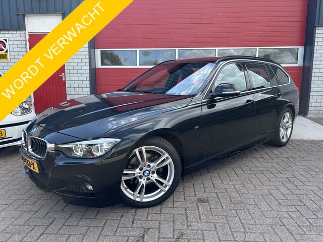 BMW 3-SERIE Touring 318i M Sport Corporate Lease AUTOMAAT / TREKHAAK / FULL LED / NAVI / CLIMA / STOELVERW / PDC / NL-AUTO