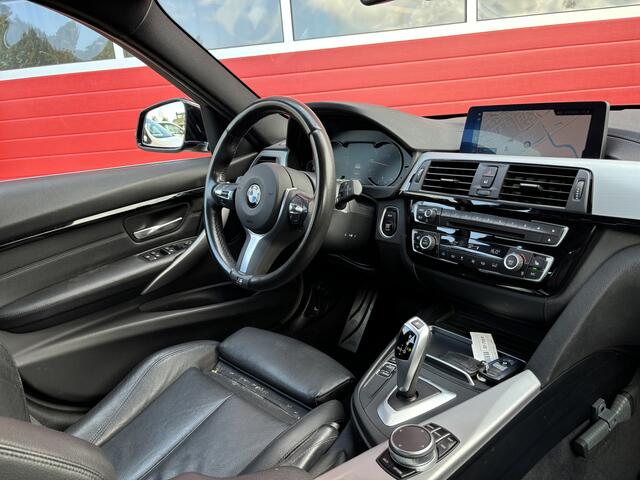 BMW 3-SERIE Touring 318i M Sport Corporate Lease AUTOMAAT / TREKHAAK / FULL LED / NAVI / CLIMA / STOELVERW / PDC / NL-AUTO