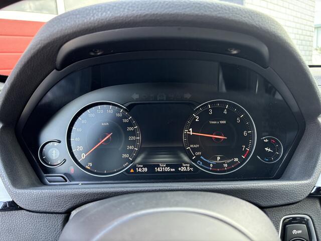 BMW 3-SERIE Touring 318i M Sport Corporate Lease AUTOMAAT / TREKHAAK / FULL LED / NAVI / CLIMA / STOELVERW / PDC / NL-AUTO