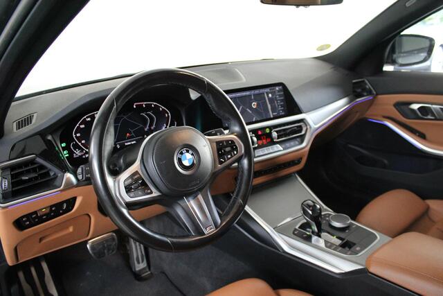 BMW 3-SERIE Touring 318d Touring M-Sport Laser - Leder - M-Sport