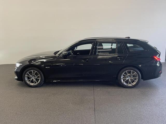 BMW 3-SERIE Touring 320e Climate control Adaptive cruise control Parkeersensoren Navigatie LED Apple Carplay/ Android Auto